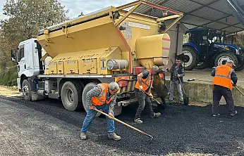 Kiraz Belediyesi'nden İğdeli Mahallesi'nde Asfalt Yama Çalışması