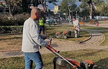 Kiraz Belediyesi, Şehit Birol Uysal Parkı ve Atatürk Anıtı Çevresinde Kapsamlı Bakım Çalışması Gerçekleştirdi