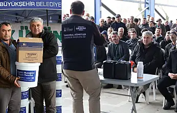 KİRAZ'DA BUZAĞI DESTEK KİTİ DAĞITIMI GERÇEKLEŞTİRİLDİ