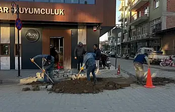 KİRAZ'DA CADDELERDE TAMİR ÇALIŞMASI