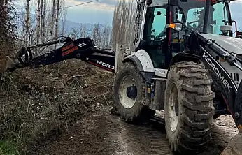 KİRAZ'DA MAHALLELERDE YOL VE ÇEVRE DÜZENLEME ÇALIŞMALARI SÜRÜYOR