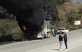 Kiraz-Ödemiş yolunda süt tankeri alev aldı!