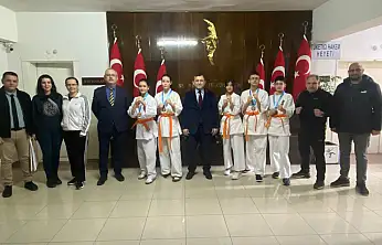 MADALYALI KARATECİLERDEN KAYMAKAM ERDOĞAN'A ZİYARET