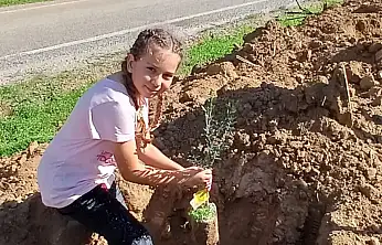 Ödemiş Diyanet Gençlik, Üzümlü Mahallesi'nde Ağaç Dikim Kampanyasına Katıldı