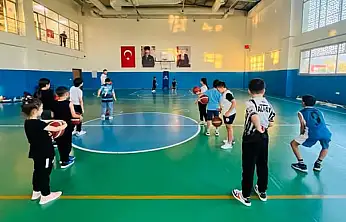 Ödemiş Gençlik Merkezi'nde Basketbol Eğitimi Devam Ediyor