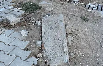 ÖDEMİŞ HÜRRİYET MAHALLESİ BEŞGÖZ CADDESİ KALDIRIMLAR YÜRÜNEMEZ HALDE