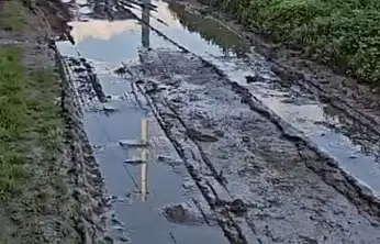 Ödemiş Kavukçu Mevkinde Çamur İsyanı: 'Yürümek Bir Yana, Arabayla Bile Geçemiyoruz'