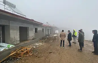 ÖDEMİŞ KAYMAKAMI YANGIN MAĞDURU MAHALLELERDE İNCELEMELERDE BULUNDU