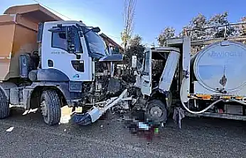 ÖDEMİŞ'TE KAMYON VE KAMYONET ÇARPIŞTI: 1 YARALI