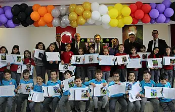 ÖDEMİŞ'TE KARNE HEYECANI YAŞANDI