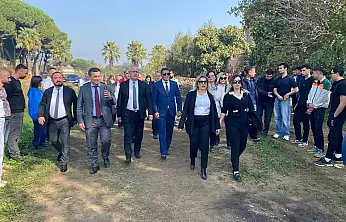 Ödemiş'te Osmaniye Yer Fıstığı Hasadı Gerçekleştirildi