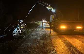 ÖDEMİŞ'TE TRAFİK KAZASI: İKİ YARALI