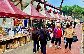 ÖDEMİŞ'TE YÖRESEL ÜRÜNLER FUARI AÇILDI: YENİ YILA ÖZEL ALIŞVERİŞ FIRSATI