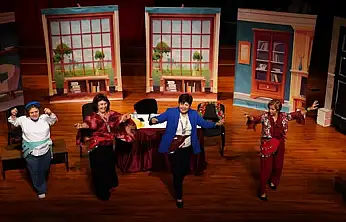 Tire'de Kadın Dayanışmasını Anlatan Tiyatro Oyunu Sanatseverlerle Buluştu