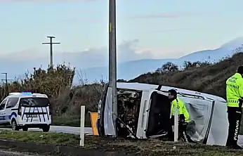 TİRE'DE OTOMOBİL TAKLA ATTI: 1 KİŞİ YARALANDI