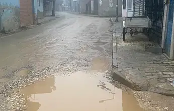 UMURBEY MAHALLESİ'NDE YOL SORUNU TEPKİ ÇEKİYOR
