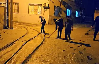 YENİ DÖKÜLEN BETONU TAHRİP ETTİ! SİYASİ SABOTAJ MI, VANDALLIK MI?