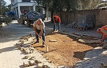 Yenimahalle'de Yol Tamir Çalışmaları Devam Ediyor