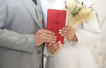 YETİM VE İHTİYAÇ SAHİBİ ÇİFTLERE 500 BİN TL ÇEYİZ YARDIMI