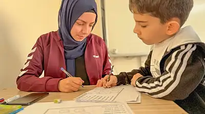 Bayındır Gençlik Merkezi'nde Miniklere İngilizce Eğitimi