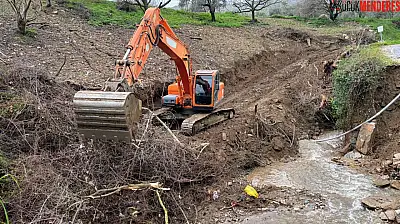 Belediye, yolun açılması için çalışmalarını sürdürüyor