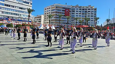 İzmir'de 29 Ekim Cumhuriyet Bayramı Coşkuyla Kutlandı