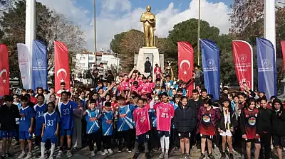 KİRAZ'DA ATATÜRK ANISINA KIR KOŞUSU