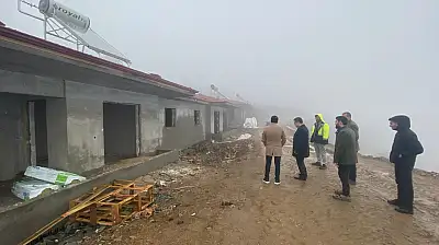 ÖDEMİŞ KAYMAKAMI YANGIN MAĞDURU MAHALLELERDE İNCELEMELERDE BULUNDU