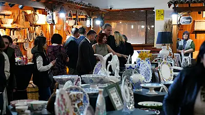 Tire Kent Müzesi'nde Rengarenk Çini Sergisi