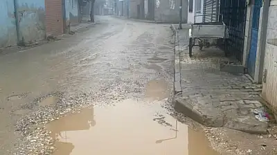 UMURBEY MAHALLESİ'NDE YOL SORUNU TEPKİ ÇEKİYOR
