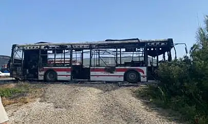 BAYINDIR YOLUNDA ESHOT OTOBÜSÜ ÇAYIR ÇAYIR YANDI!