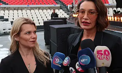 Sıla, Yaz Turnesine İzmir'de Muhteşem Bir Başlangıç Yaptı