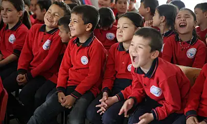 Tire Belediyesi'nden Köy Okullarına Tiyatro Desteği