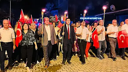 Kiraz'da 30 Ağustos Zafer Bayramı Coşkusu Fener Alayıyla Yaşandı