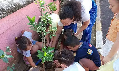 Bayındır'da 'Her Çocuk Bir Fidan, İlk Ders Yeşil Vatan' Projesi