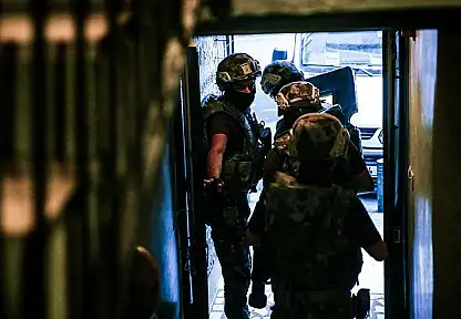 İZMİR DE DAHİL 65 İLDE TORBACI OPERASYONU: KİLOLARCA UYUŞTURUCU ELE GEÇİRİLDİ