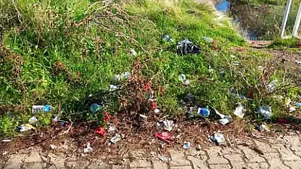 Kiraz'da Çay Kenarı Yürüyüş Yolu Öğrenciler ve Vatandaşlar İçin Tehlike Oluştu