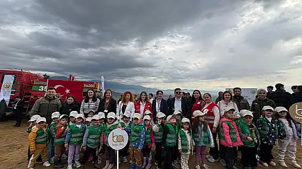 Kızılay Ekibi, 11 Kasım Milli Ağaçlandırma Günü'nde Fidan Dikiminde Yerini Aldı