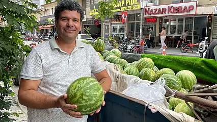 Melih Erakyol'un Karpuz Hayrı Büyük İlgi Gördü: 'Tarlada Kalan Ürün Ziyan Olmasın'