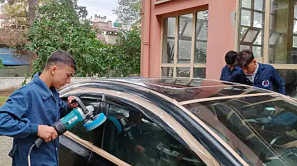 Ödemiş Mesleki Lisesi Öğrencileri Oto Boya Eğitimi Alıyor
