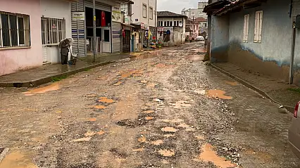 Ödemiş Umurbey Mahallesi'nde 21. yüzyıla yakışmayan yol tepkisi