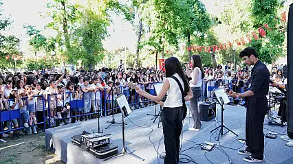 Tireli gençler 19 Mayıs'ı rengarenk kutladı