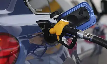 AKARYAKITTA YENİ ZAM KAPIDA: İZMİR'DE MOTORİN 60 TL SINIRINA DAYANIYOR