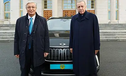 Erdoğan, Tokayev'e TOGG hediye etti