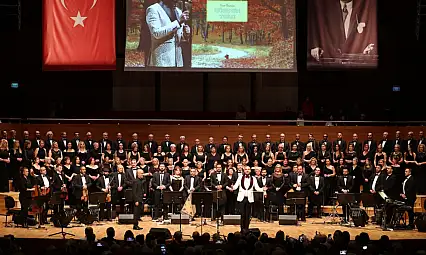 İzmir Büyükşehir Belediyesi Korosu 'Sonbahar Şarkıları'yla Mest Etti