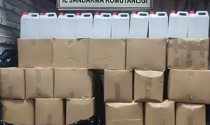İzmir'de Kaçak Alkol Operasyonu: 860 Litre Etil Alkol Ele Geçirildi