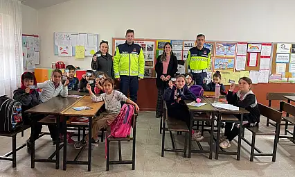 Kiraz'da Minik Öğrencilere Jandarmadan Trafik Eğitimi