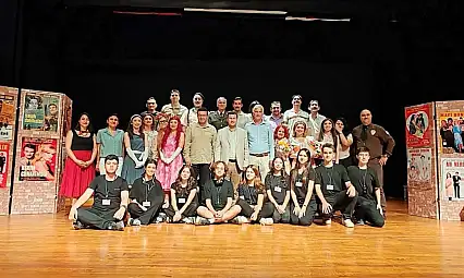 Nostalji Dolu Tiyatro Gösterisi Tirelilere Unutulmaz Anlar Yaşattı