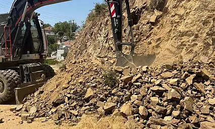 Tekbıçaklar'da Yol Genişletme Çalışması