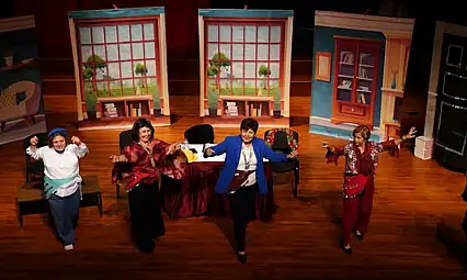 Tire'de Kadın Dayanışmasını Anlatan Tiyatro Oyunu Sanatseverlerle Buluştu